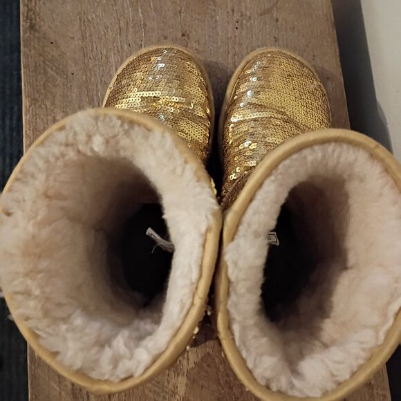 UGG Classic Short Gold Sequin Boots size 6 - Picture 5 of 8